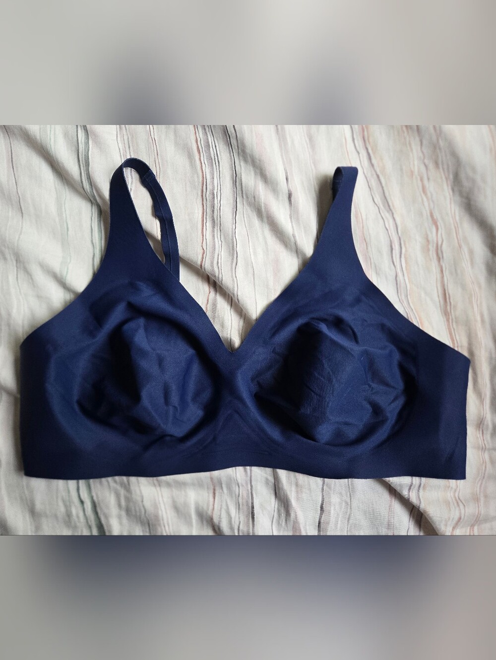 Knix Revolution V-Neck Bra In Navy. Size XXL+